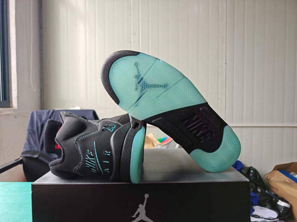 Air Jordan 5 Retro “Halloween”