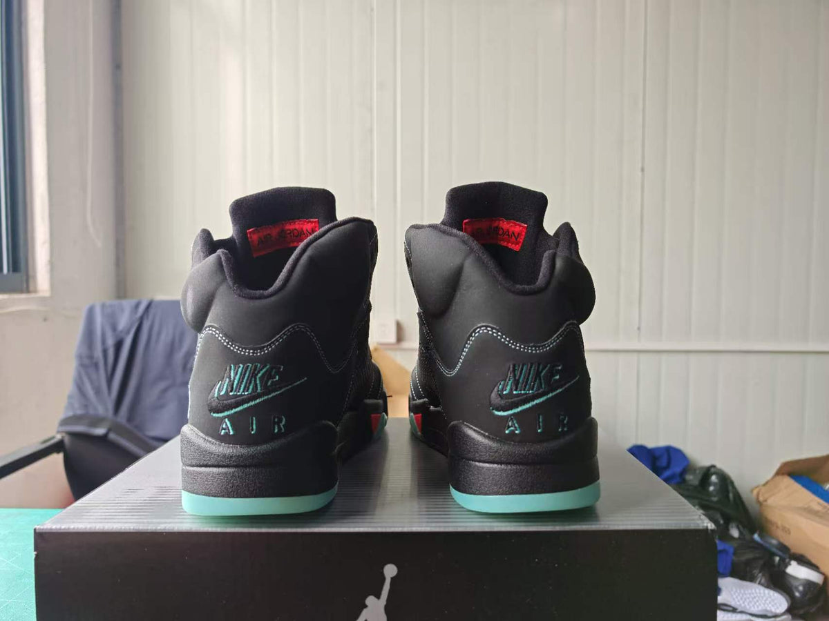 Air Jordan 5 Retro “Halloween”